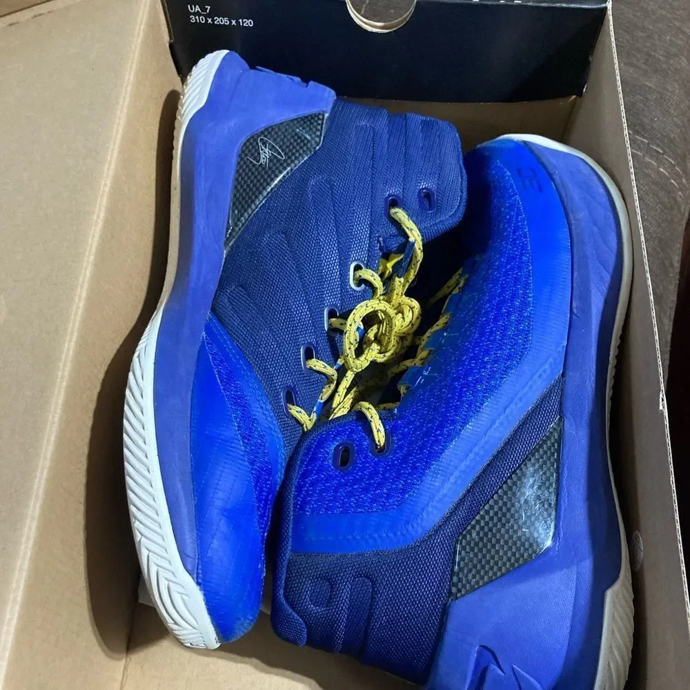 UNDER ARMOUR GS CURRY 3 / SZ: 6.5Y / IOB